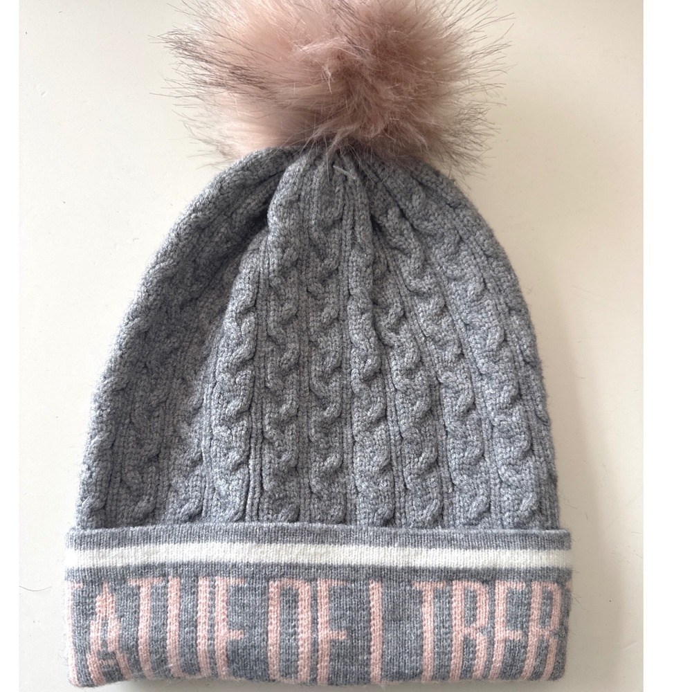 New York souvenir winter beanie made by brand Robin Ruth Deutschland Gray NWOT
